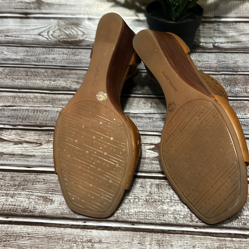 Alex Marie Reddish Brown Cutout Wedge Sandals size 9 - Picture 8 of 8